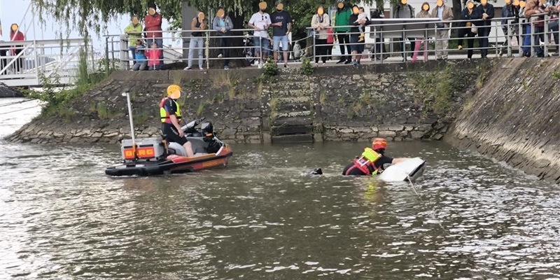 PP-ELT: Gekenterter Jetski im Bereich der Bingen Uferpromenade - Foto: presseportal.de
