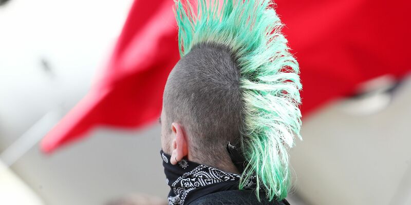 Punks der Gruppe «Aktion Sylt» hatten bereits in den vergangenen beiden Jahren auf der Insel demonstriert (Symbolbild). - Foto: Bodo Schackow/dpa