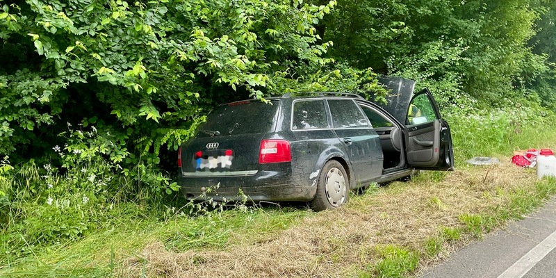 FW Alpen: Auslaufende Betriebsmittel nach Verkehrsunfall - Foto: presseportal.de
