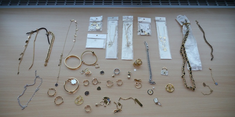 POL-DA: Heppenheim: Kiste voll Schmuck gefunden / Polizei sucht Eigentümer - Foto: presseportal.de