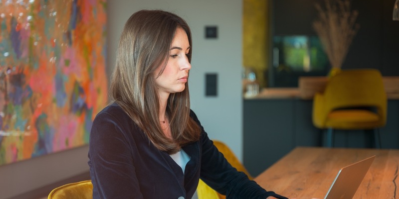 Nachhaltig Gewicht verlieren als Führungskraft - Lea Feder, B.Sc. verrät, wie das auch mit knappem Zeitmanagement klappt - Foto: presseportal.de
