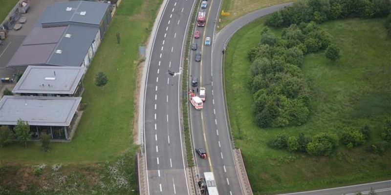 POL-PDKO: Schwerer Verkehrsunfall im Begegnungsverkehr mit einer tödlich verletzten Person - Foto: presseportal.de