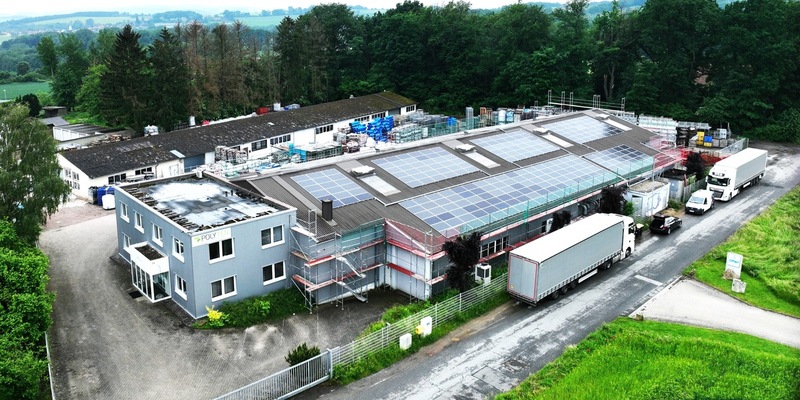 Kunststoff Recycling wird mit Photovoltaik noch grüner / Polyten Recycling und Gorfion Green Energy nehmen Photovoltaik-Anlage in Betrieb - Foto: presseportal.de