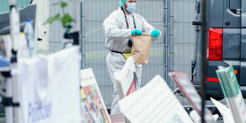 Bei einem Einsatz auf dem Mannheimer Marktplatz hat die Polizei einen Angreifer niedergeschossen. Er hatte zuvor mehrere Menschen mit einem Messer angegriffen und verletzt. - Foto: Uwe Anspach/dpa