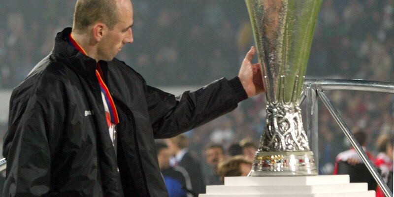 Im Jahr 2002 unterlag Borussia Dortmund mit Stürmer Jan Koller das Finale des UEFA-Cups dem Team von Feyenoord Rotterdam. Diesmal soll es anders laufen. - Foto: Anja Niedringhaus/epa/dpa