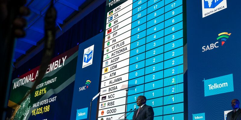 «Unser Volk hat gesprochen, ob es uns gefällt oder nicht», sagte Präsident Cyril Ramaphosa nach Verkündung der Endergebnisse. - Foto: Emilio Morenatti/AP/dpa