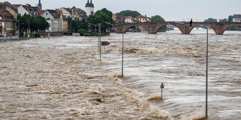 Starke Niederschläge haben vor Kurzem zu Sturzfluten und Überschwemmungen in Süddeutschland geführt. - Foto: Boris Roessler/dpa