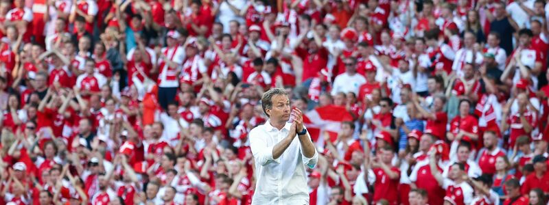 Das dänische Team von Trainer Kasper Hjulmand spielt weiter in Kopenhagen. - Foto: Wolfgang Rattay/Reuters Pool/AP/dpa