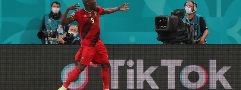 Kurz vor dem Spielende traf Lukaku nochmal. - Foto: Igor Russak/dpa