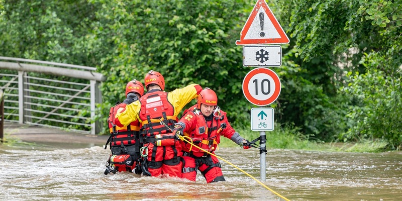 Hochwasser: DLRG aus Baden-Württemberg, Hessen und NRW auf dem Weg nach Bayern - Foto: presseportal.de