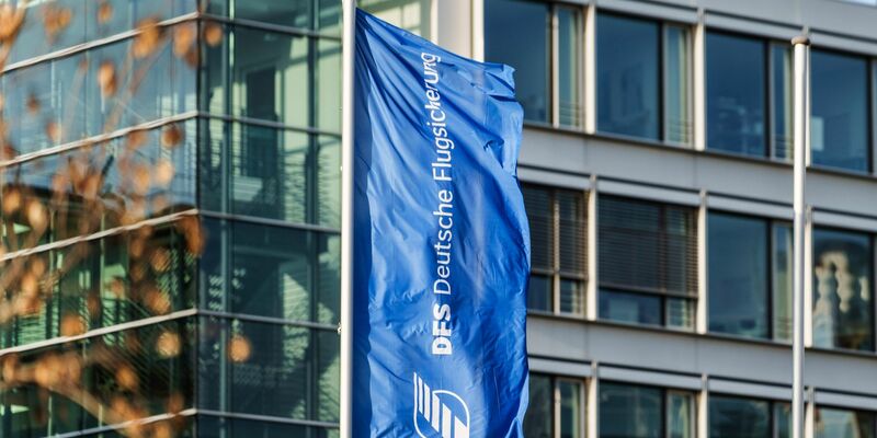 Die Deutsche Flugsicherung GmbH (DFS) mit Sitz im hessischen Langen ist für die Flugverkehrskontrolle in Deutschland zuständig. - Foto: dpa