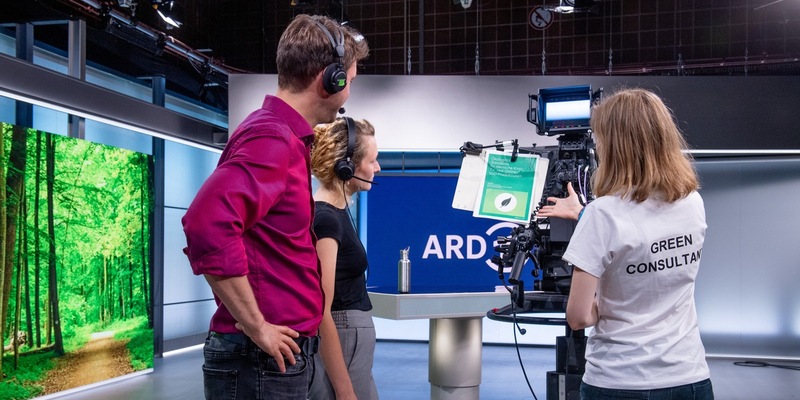 Grünes Produzieren als Teil der ARD-Nachhaltigkeitsstrategie / Green Consultants der ARD im Gespräch auf der Woche der Umwelt in Berlin - Foto: presseportal.de