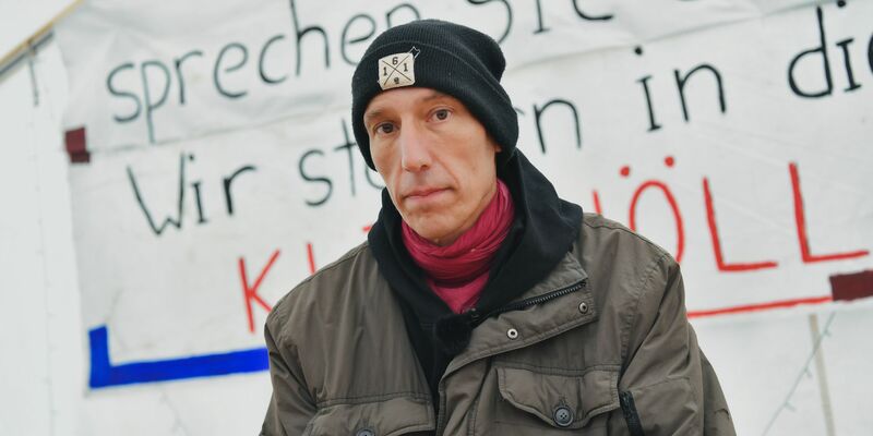 Klimaaktivist Wolfgang Metzeler-Kick im Hungerstreik-Camp in Berlin. - Foto: Paul Zinken/dpa