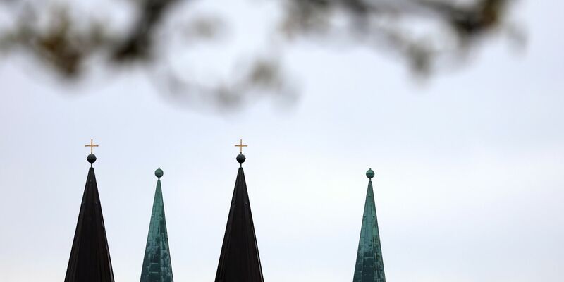 Am 9. Juni steht die Europawahl an - die beiden großen Kirchen warnen davor, die AfD zu wählen. - Foto: Karl-Josef Hildenbrand/dpa