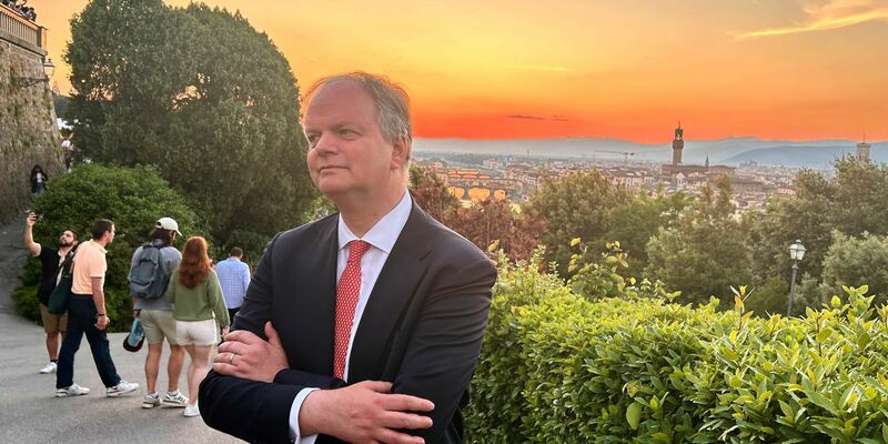 Eike Schmidt ist Kunsthistoriker aus Deutschland und Mitte-Rechts-Kandidat um das Amt des Bürgermeisters in Florenz. - Foto: Christoph Sator/dpa