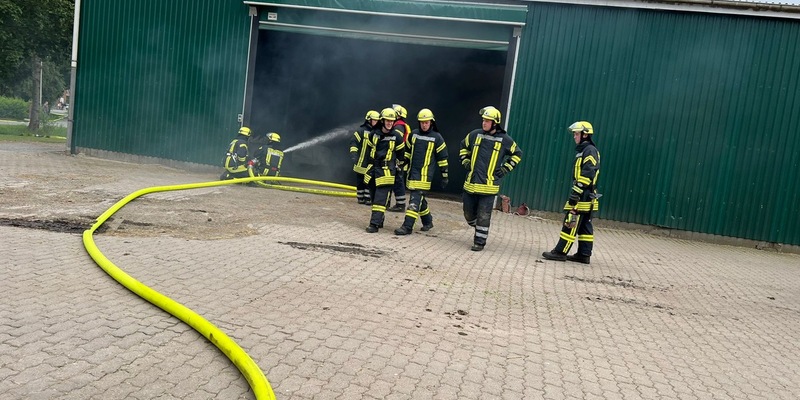 POL-STD: Feuer auf landwirtschaftlichem Anwesen in Assel - 60 Tiere gerettet - hoher Sachschaden entstanden, Tageswohnungseinbrecher in Engelschoff, Geräteschuppen an Stader Schule aufgebrochen - Foto: presseportal.de