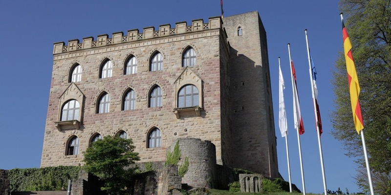 Demokratieforum Hambacher Schloss: Zu viel Gefühl? Krisen im medialen Diskurs  / Ab 15.6. in der ARD Mediathek und ARD Audiothek sowie im SWR - Foto: presseportal.de