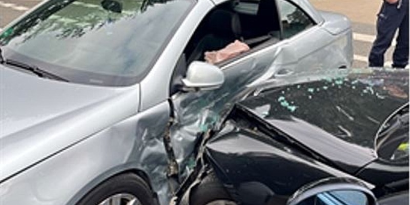 POL-ME: Drei Leichtverletzte und hoher Sachschaden nach Verkehrsunfall - Hilden - 2406011 - Foto: presseportal.de