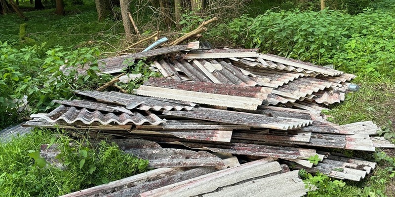 POL-UL: (UL) Illerrieden - Eternitplatten illegal entsorgt / Bei Ermittlungen wegen einer Umweltstraftat bei Illerrieden hofft die Polizei jetzt auf Zeugenhinweise. - Foto: presseportal.de