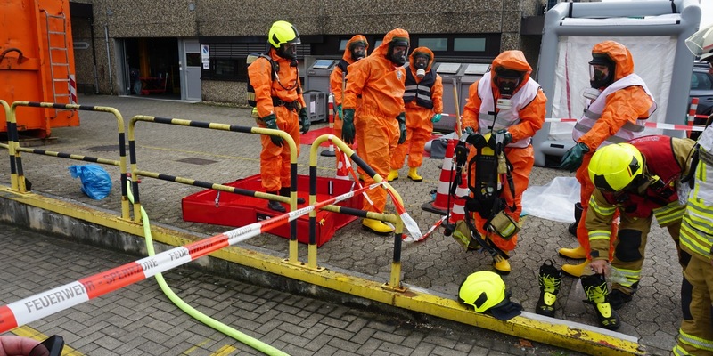 FW Ratingen: Ammoniakaustritt in einem Industriebetrieb - Foto: presseportal.de