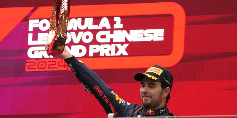 Bleibt zwei weitere Jahre bei Red Bull: Sergio Pérez. - Foto: Andy Wong/AP/dpa
