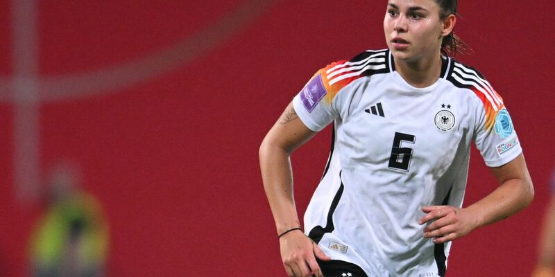 Deutschlands Lena Oberdorf musste beim Spiel in Polen vorzeitig vom Platz. - Foto: Sebastian Christoph Gollnow/dpa/Archivbild