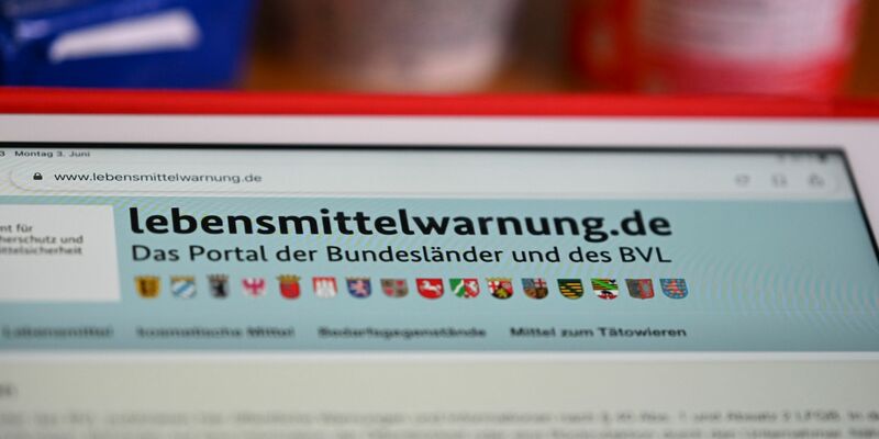 Lebensmittelwarnung: In einem Sesammus sind Salmonellen nachgewiesen worden. - Foto: Jens Kalaene/dpa