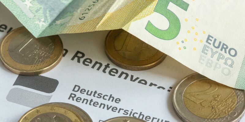 Mit der geplanten Aktivrente sollen Rentner und Rentnerinnen bis zu 2.000 Euro steuerfrei hinzuverdienen können (Archivbild) - Foto: Fernando Gutierrez-Juarez/dpa