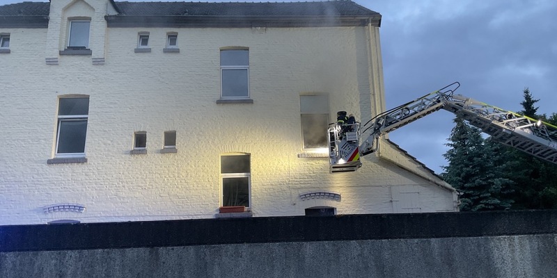 FW-DO: Wohnungsbrand in Dortmund-Husen: Eine Person verstirbt an der Einsatzstelle - Foto: presseportal.de