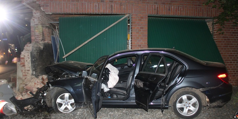 POL-DN: Vier Verletzte nach schwerem Verkehrsunfall - Foto: presseportal.de