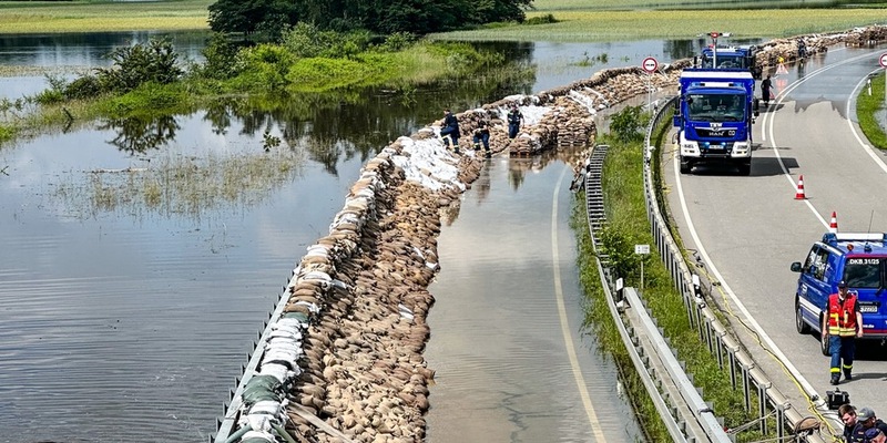 THW Bayern: Hochwasser: Lage in Regensburg bleibt angespannt. - Foto: presseportal.de