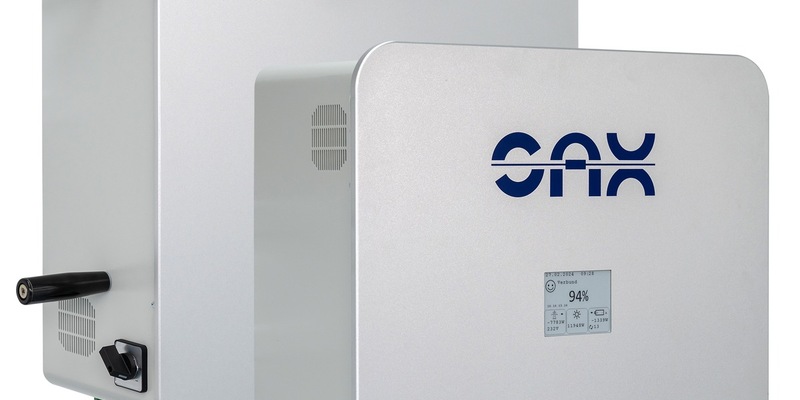 Sax Power stellt auf der Intersolar 2024 seine neuen Heimspeicher mit integrierter Wechselrichter-Funktion aus und verlost täglich einen Sax Speicher - Foto: presseportal.de
