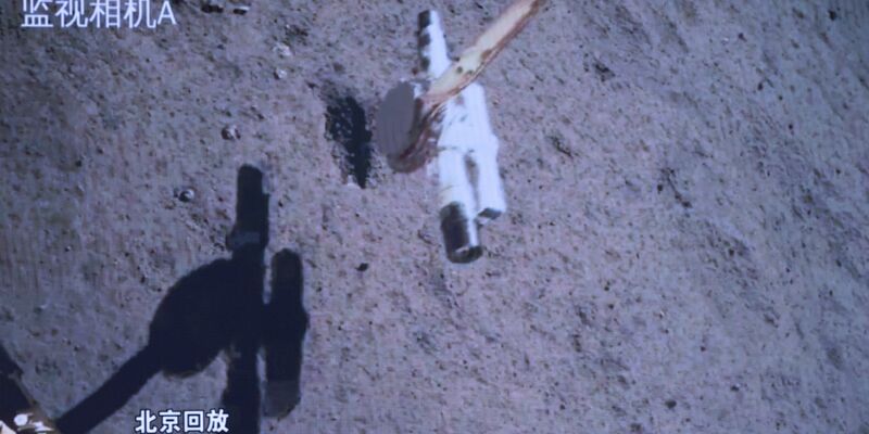 Die Chang'e-6-Sonde sammelt Proben auf dem Mond. - Foto: Jin Liwang/XinHua/dpa