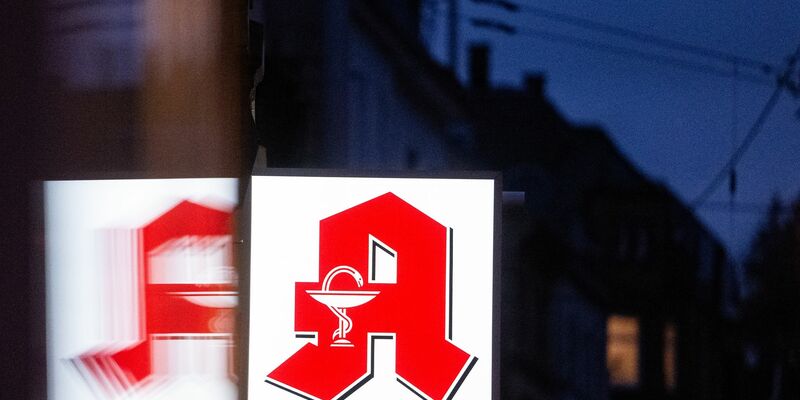 Dass Apotheken aus wirtschaftlichen Gründen schließen müssen, betifft insbesondere Apotheken in der Stadt. - Foto: Marijan Murat/dpa