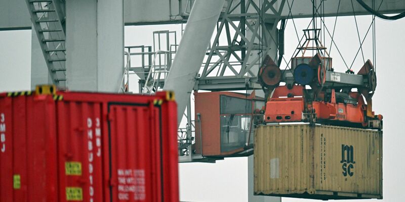 Exportiert wurden Waren im Wert von 136,5 Milliarden Euro. - Foto: Federico Gambarini/dpa