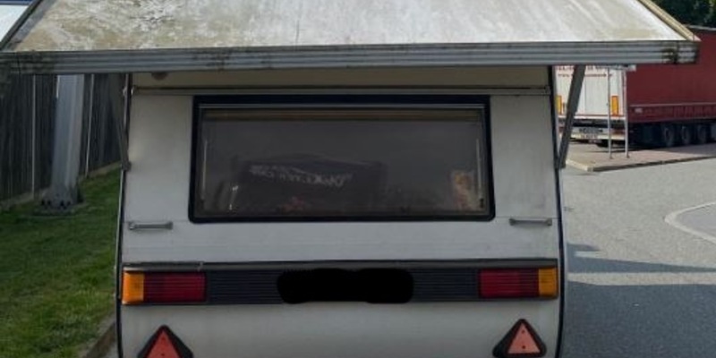 POL-SE: Schackendorf - Wohnanhänger mit 3,05 m Breite auf der Autobahn unterwegs - Foto: presseportal.de
