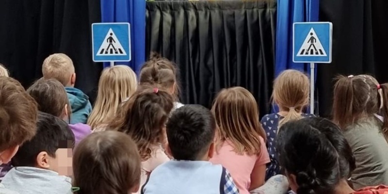 POL-STD: Das Rätsel der gelben Füße - Lüneburger Präventionspuppenbühne der Polizei zu Besuch in Stade - Foto: presseportal.de