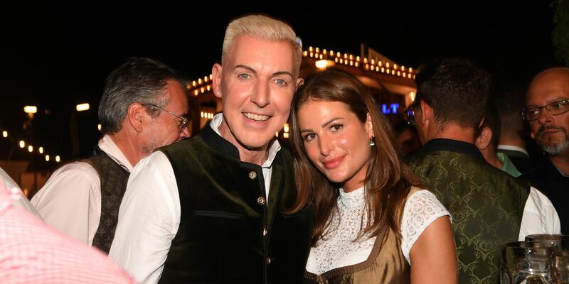 Scooter-Frontman H.P. Baxxter zusammen mit seiner Sara hier auf dem Oktoberfest in München. - Foto: Felix Hörhager/dpa