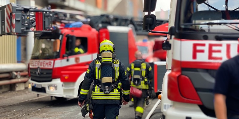 FW-NE: Brand eines Wohnwagens | Kurzfristig starke Rauchentwicklung - Foto: presseportal.de