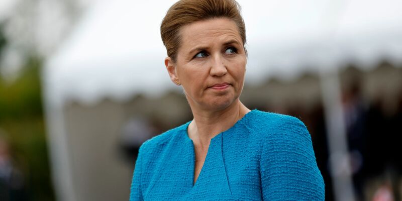 Dänemarks Ministerpräsidentin Mette Frederiksen wurde Opfer eines Angriffs. - Foto: Jeremias Gonzalez/AP/dpa