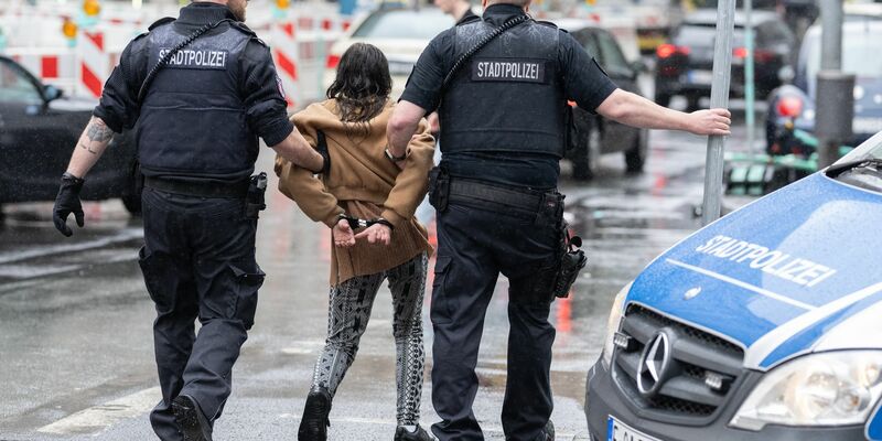 Billig und gefährlich - Crack verschafft einen schnellen Rausch (Symbolbild) - Foto: Boris Roessler/dpa