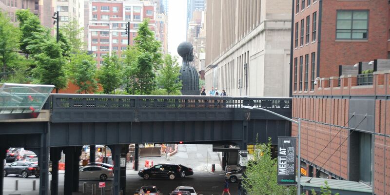 Das Kunstwerk «Forgiving Change» des Berliners Timur Si-Qin auf der High Line. - Foto: Christina Horsten/dpa