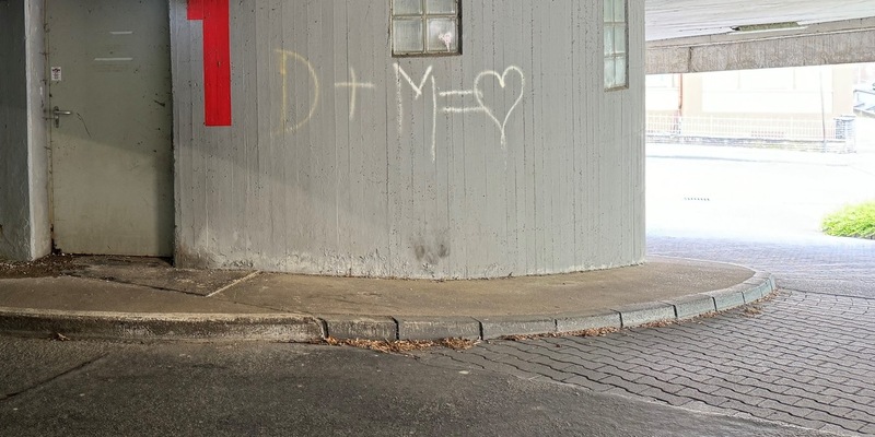 POL-HM: Mehrere Sachbeschädigungen durch Graffiti - Foto: presseportal.de