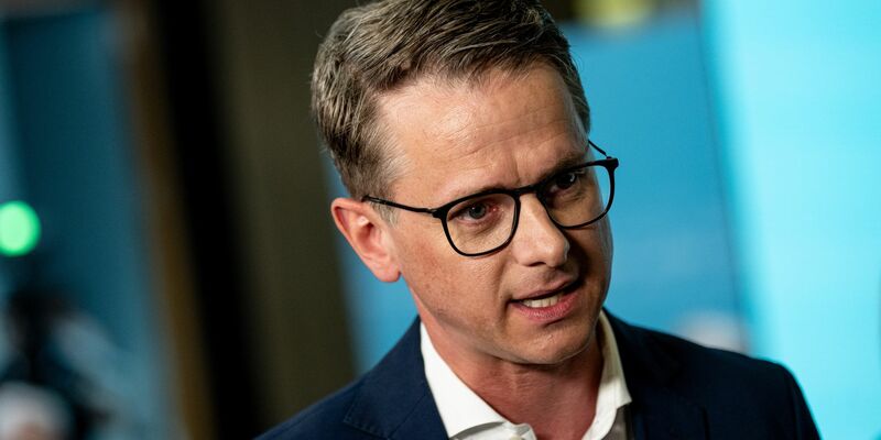 CDU-Generalsekretär Carsten Linnemann sieht nach dem Sieg der Union bei der Europawahl in Deutschland vor allem eine Niederlage der Ampel-Koalition von Kanzler Olaf Scholz. - Foto: Fabian Sommer/dpa