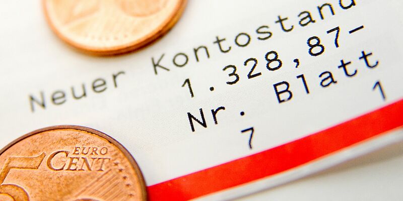 «Die Ergebnisse zeigen deutlich, dass es für Verbraucher immer relevanter wird, finanzielle Engpässe schnell und unbürokratisch zu decken», ordnete der Privatkundenchef von Barclays in Deutschland, Tobias Grieß, die Ergebnisse der YouGov-Umfrage ein. - Foto: Mascha Brichta/dpa-tmn/dpa