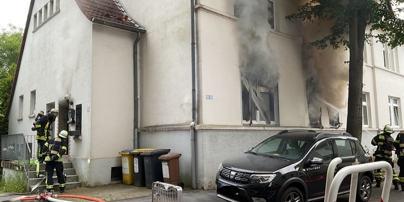 FW-DO: Ausgedehnter Wohnungsbrand im Erdgeschoss eines Mehrfamilienhauses / Glücklicherweise wurden keine Personen verletzt, das Gebäude ist unbewohnbar - Foto: presseportal.de
