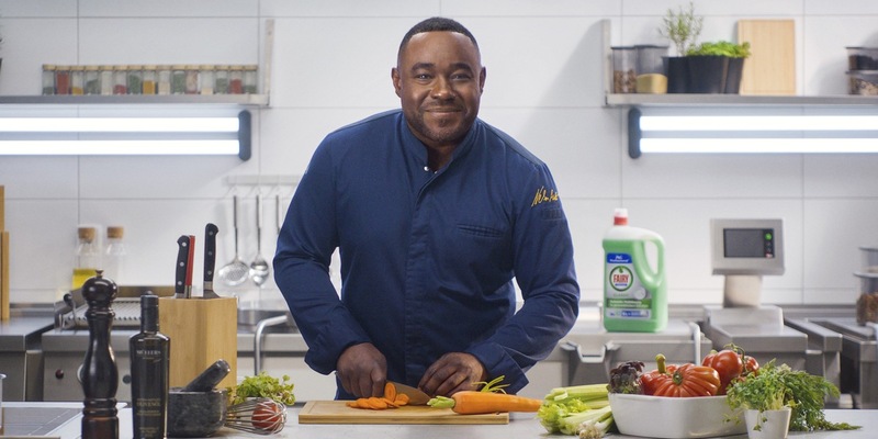 Wie sich Sternekoch Nelson Müller die Arbeit erleichtert / P&G Professional - speziell für Profis entwickelt - Foto: presseportal.de