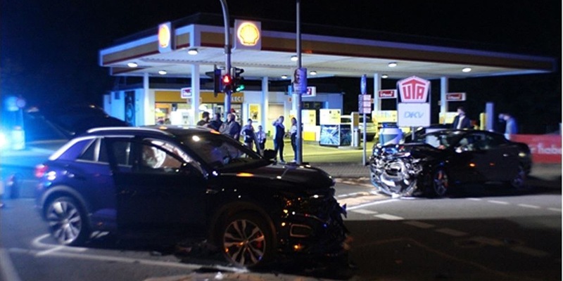 POL-ME: Mehrere Verletzte nach Verkehrsunfall auf Kreuzung - Haan - 2406029 - Foto: presseportal.de