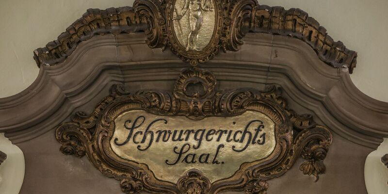 Vor dem Landgericht Mönchengladbach beginnt der Prozess gegen einen 19-Jährigen, der einen tödlichen Unfall zu verantworten hat. - Foto: Oliver Berg/dpa