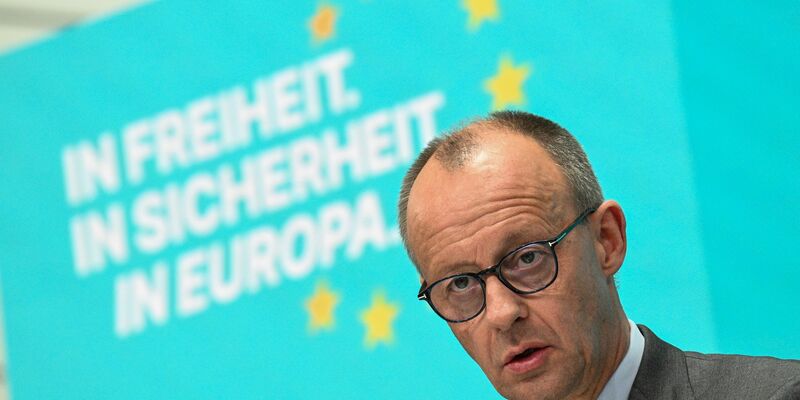 Merz hält Wagenknecht für «in einigen Themen rechtsextrem, in anderen wiederum linksextrem.» - Foto: Sebastian Gollnow/dpa